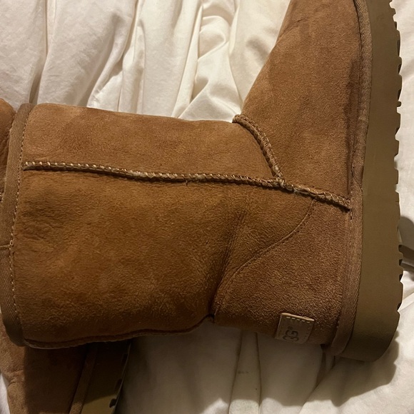 UGG Brown Classic tan Chestnut caramel Short warm comfy cabin Shearling Boots 9 - Picture 9 of 16